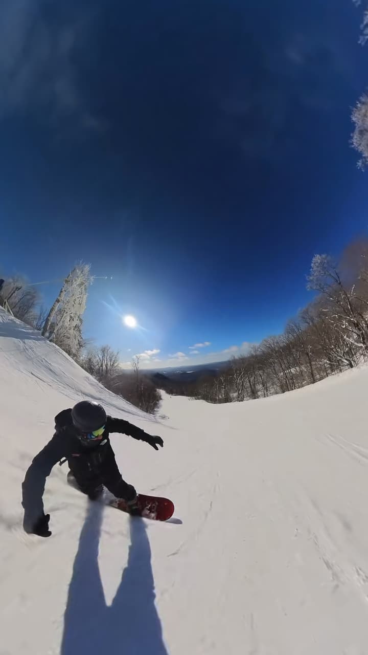 Pôr do sol em paisagem nevada